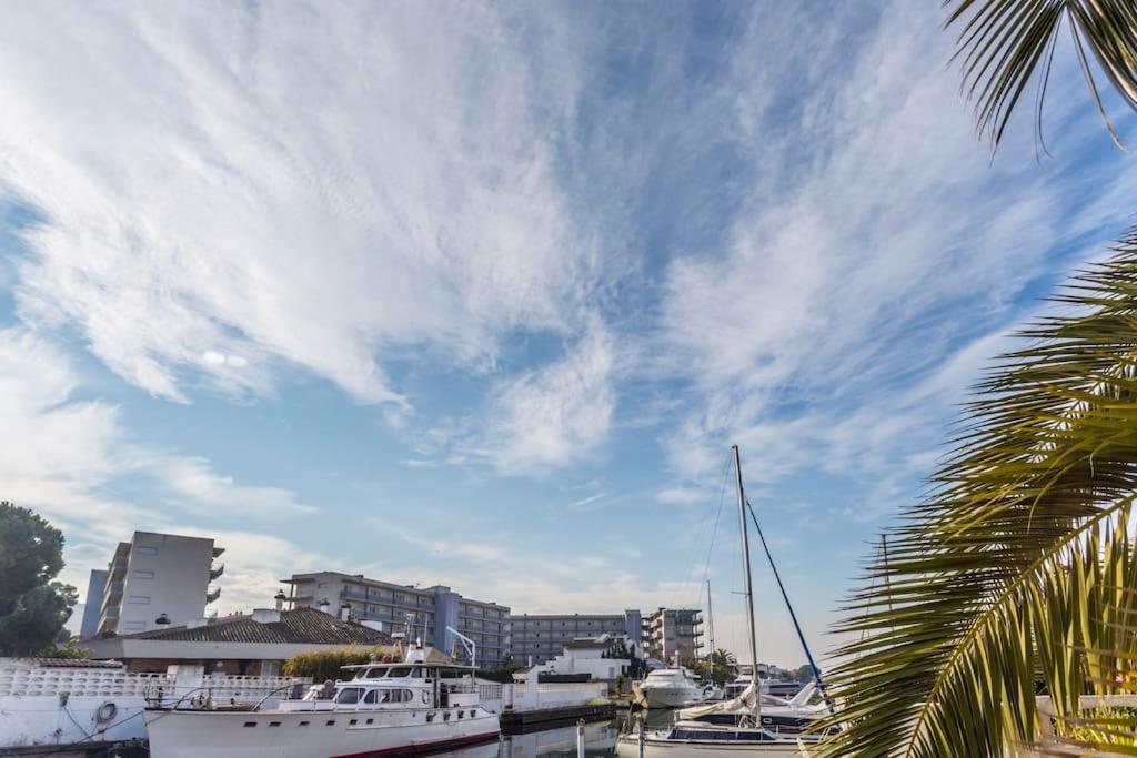 Piso De 2 Habitaciones, 3 Piscinas Y Cerca Del Mar ロザス エクステリア 写真