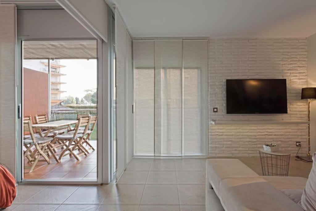 Piso De 2 Habitaciones, 3 Piscinas Y Cerca Del Mar ロザス エクステリア 写真