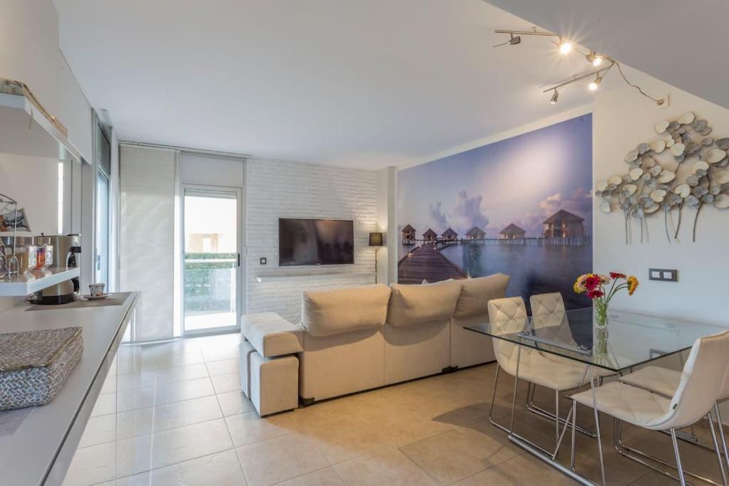 Piso De 2 Habitaciones, 3 Piscinas Y Cerca Del Mar ロザス エクステリア 写真