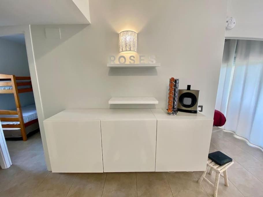 Piso De 2 Habitaciones, 3 Piscinas Y Cerca Del Mar ロザス エクステリア 写真