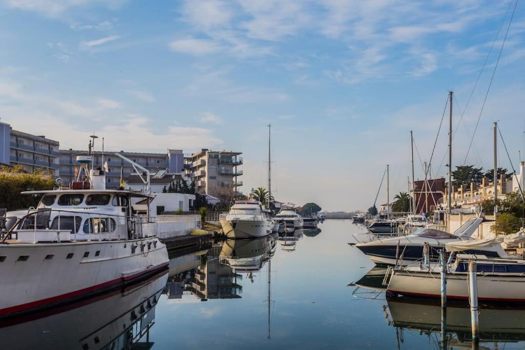 Piso De 2 Habitaciones, 3 Piscinas Y Cerca Del Mar ロザス エクステリア 写真